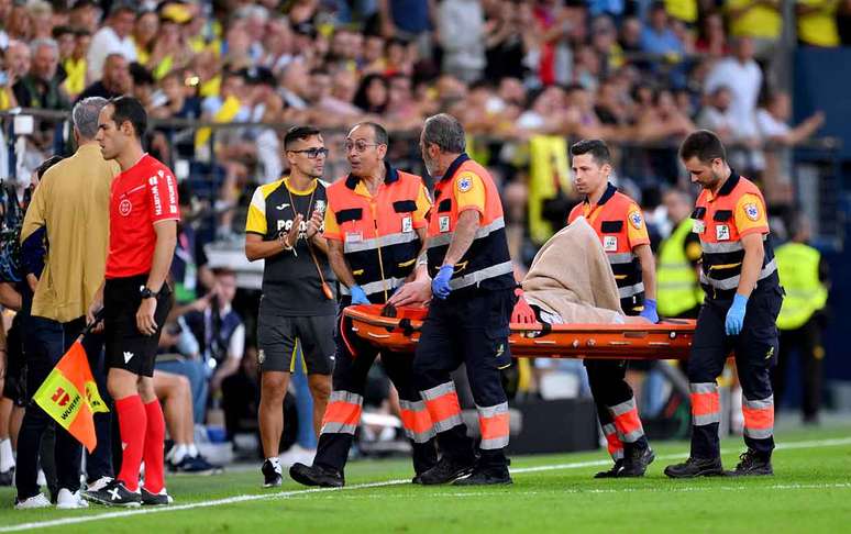 Ter Stegen se lesionó en el partido entre Villarreal y Barcelona y abandonó el campo.