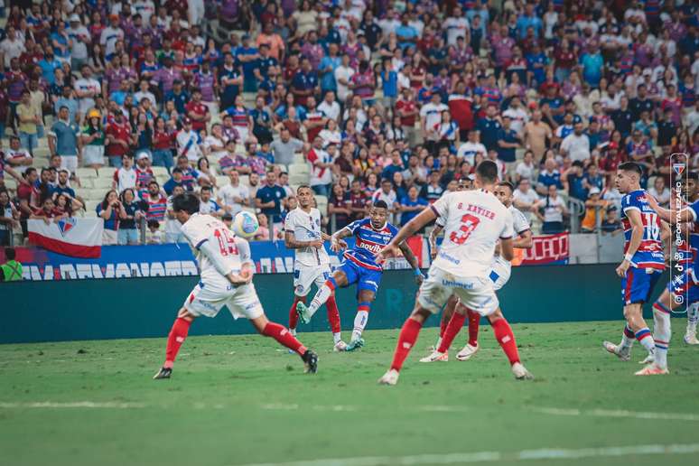 En una noche inspiradora, Fortaleza derrotó a Bahía y volvió a ganar en el Brasileirão