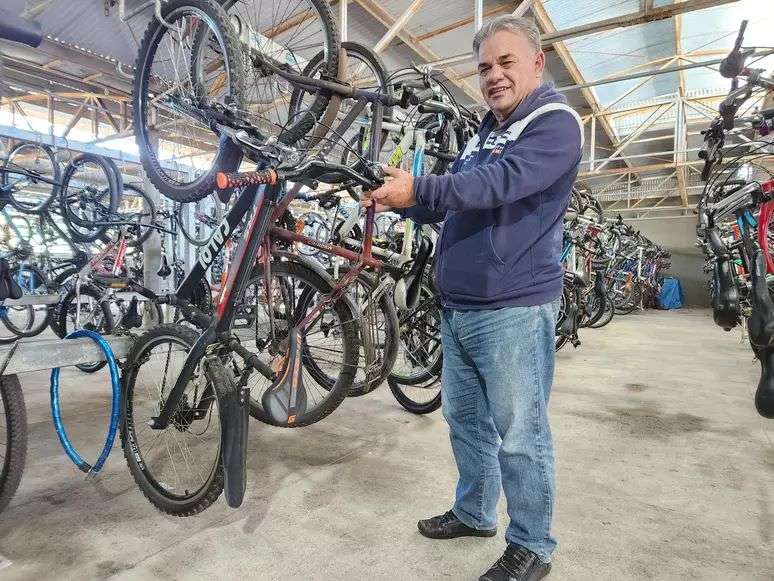 Adilson Alcântara, fundador da associação que administra o bicicletário em Mauá, da linha 10 – Turquesa. São 1.968 vagas.