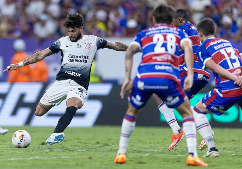 O Corinthians venceu o Fortaleza por 2 a 0 na primeira partida -