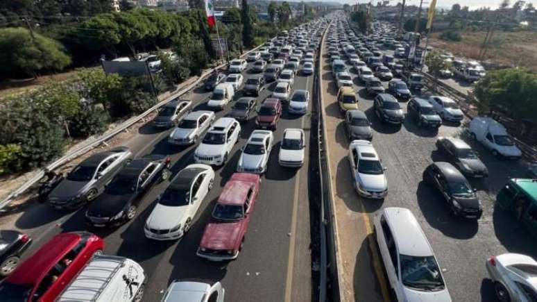 Libaneses fugiram do sul do Líbano em direção a Sidon e Beirute