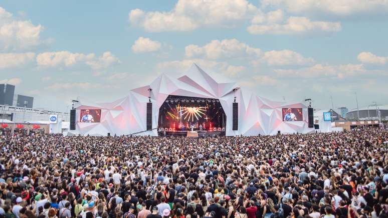 De acordo com a organização do evento, cerca de 730 mil pessoas passaram pela Cidade do Rock