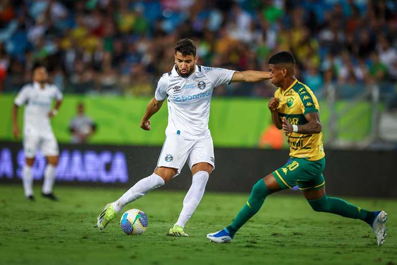 Pepê em ação pelo Grêmio em um dos seus últimos momentos como titular –