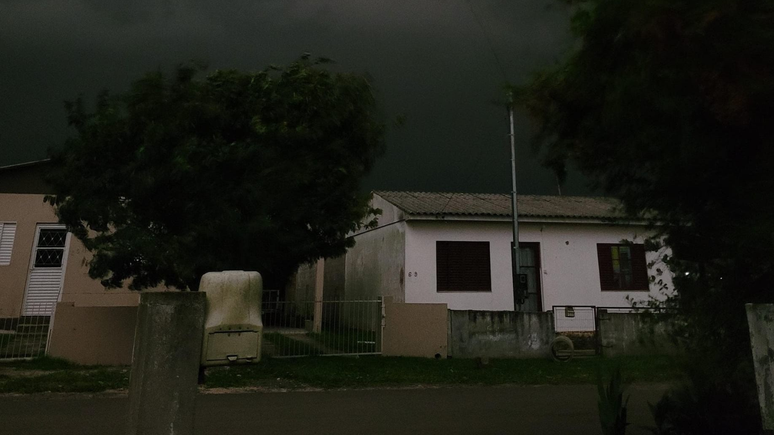 Céu ficou escuro durante o dia no Rio Grande do Sul