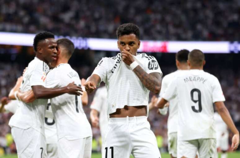 Bruna, Rodrygo, Tainá e Militão: quarteto durante comemoração do aniversário de Rotta –