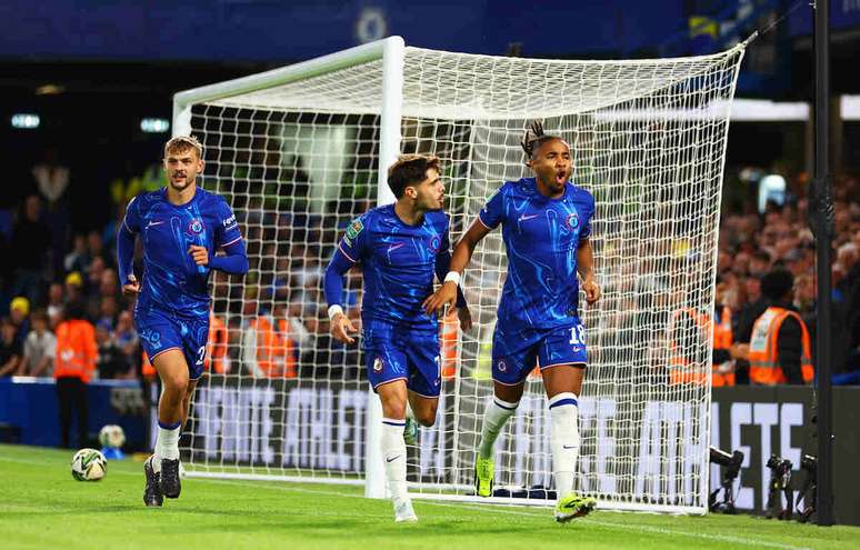 Nkunku (à direita) corre para o feriado. O atacante marcou três gols no jogo do Barrow.