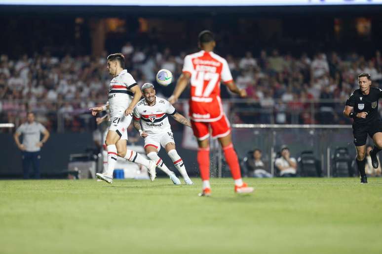 Luciano é o artilheiro do São Paulo na temporada, mas virou reserva –