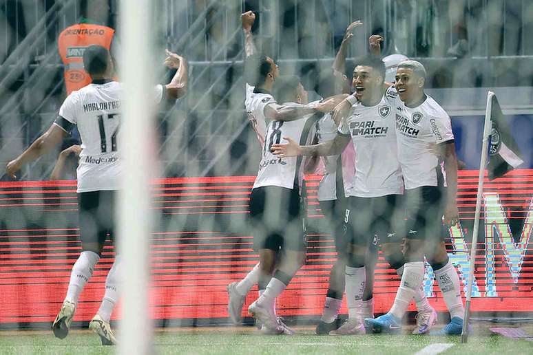 Botafogo venceu o Palmeiras nas oitavas de final da Libertadores -