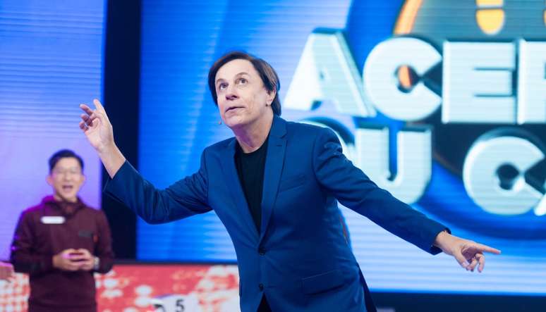 Tom Cavalcante no comando do Acerte ou Caia!; game show conquista a vice-liderança por vários minutos 