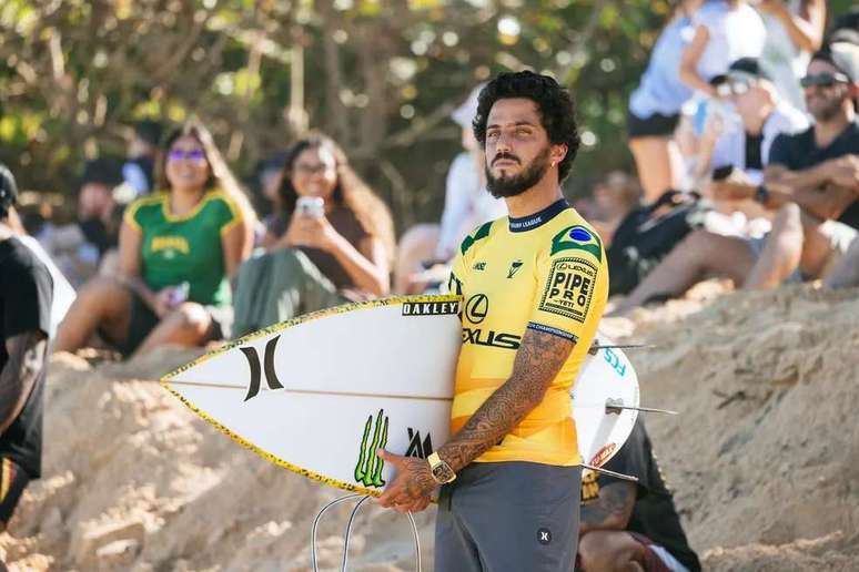 Filipe Toledo na etapa de Pipeline da WSL. 