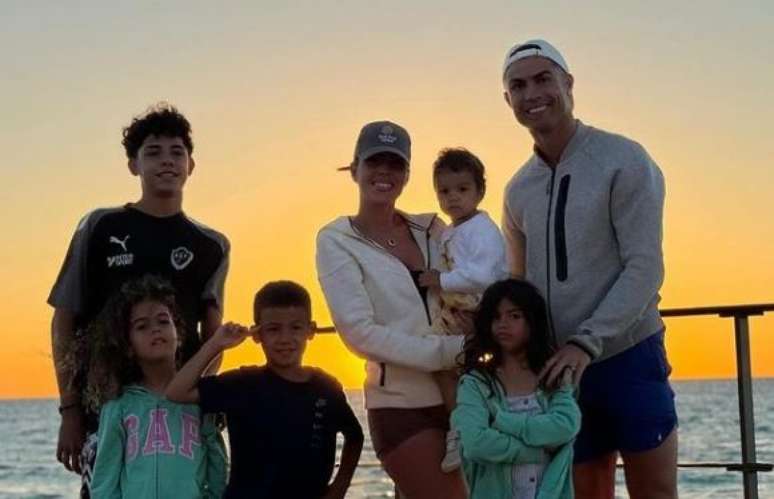 Filhos de Cristiano Ronaldo não frequentam escola em Portugal