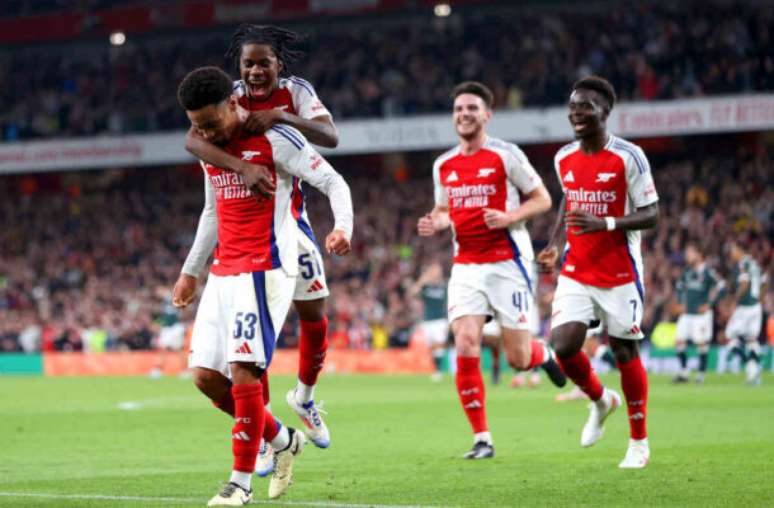 Gabriel Jesus foi titular do Arsenal no duelo contra o Bolton – Alex Pantling/Getty Images