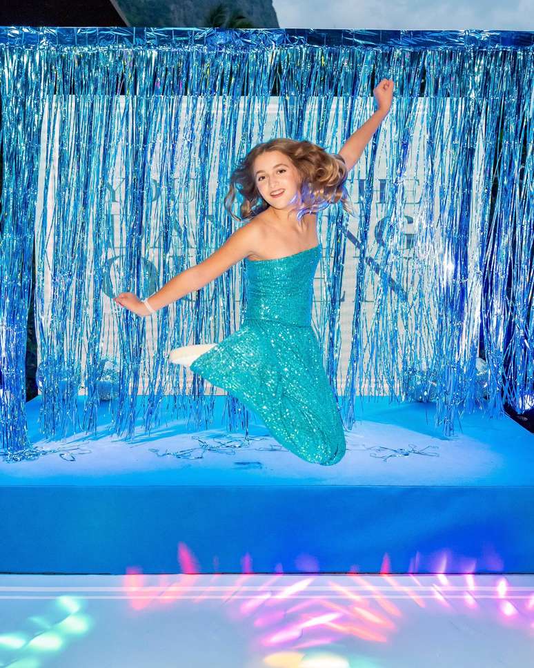 Eva Huck completa 12 anos com fest&atilde;o de luxo para os &iacute;ntimos