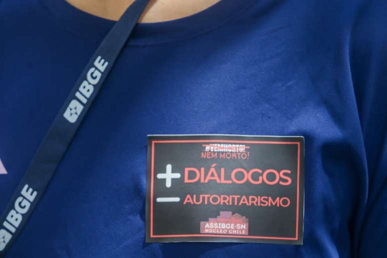 Manifestantes cobraram mais di&aacute;logo com presid&ecirc;ncia do IBGE; atual gest&atilde;o acusou sindicato de interromper conversas