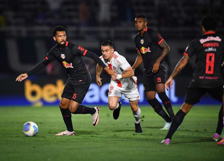 Red Bull Bragantino e Internacional empataram por 2 a 2. 