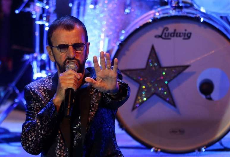 Ringo Starr, ex-baterista dos Beatles, em show com a banda All Starr em São Paulo, em 2015.