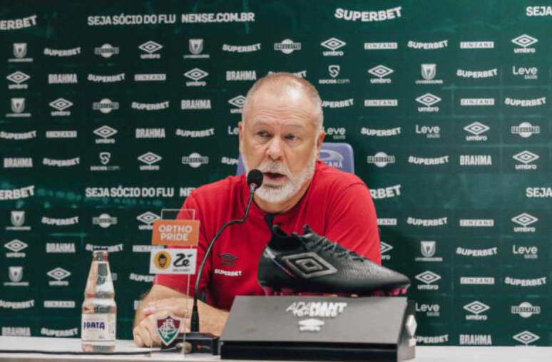 FOTO: LUCAS MERÇON / FLUMINENSE F.C. - Legenda: Mano Menezes reconhece atuação ruim do Tricolor Carioca