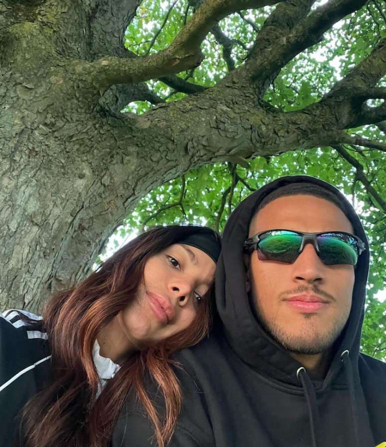 Anitta e Vinícius Souza.