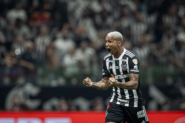 Deyverson sai do banco e classifica o Atlético-MG para as semifinais da Libertadores.