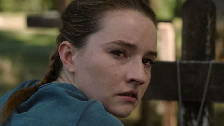 A atriz Kaitlyn Dever como Abby na série de The Last of Us