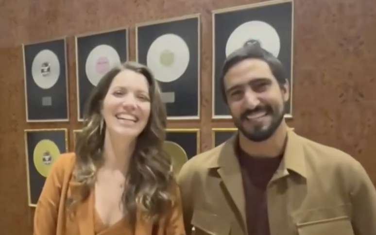 Nathalia Dill e Renato Góes em recado enviado ao Mais Você para falar sobre o final de Família é Tudo 