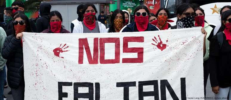 Manifestação pelos dez anos do desaparecimento dos 43 estudantes de Ayotzinapa 