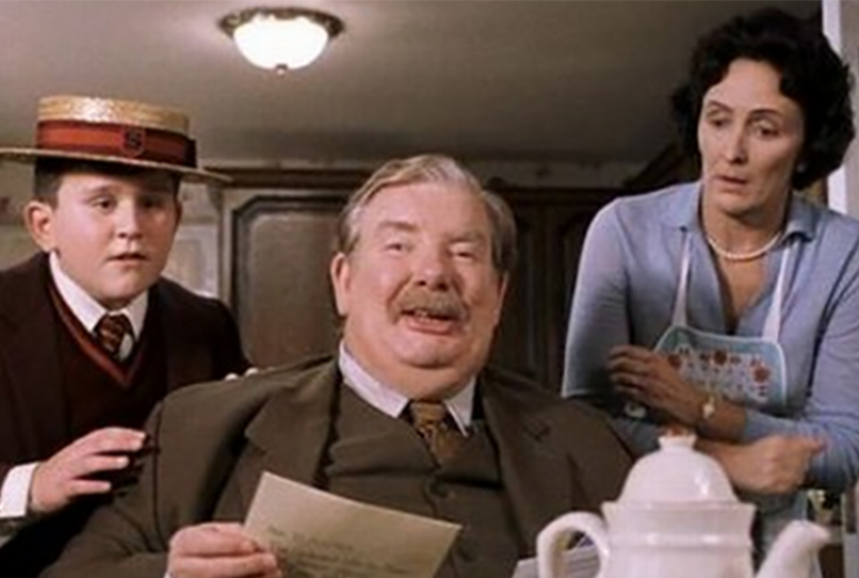 Richard Griffiths - O ator convenceu tanto na pele de Valter Dursley, tio de Harry, que atraiu a antipatia de parte do público. Começou a carreira em 1974 e atuou em muitos filmes ("Gandhi", "Ragtime", "Superman II"). Morreu aos 65 anos, em 2013, por complicações cardíacas.