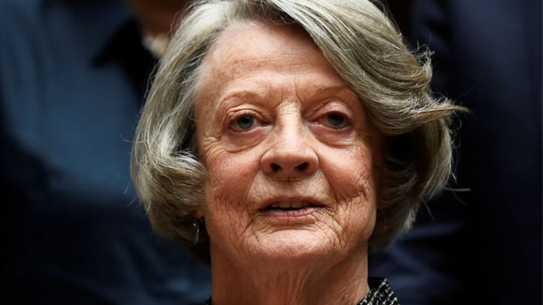 A atriz Maggie Smith, famosa por seus papéis nos filmes de "Harry Potter" e pela série "Downtown Abbey", morreu aos 89 anos na manhã desta sexta-feira, 27.