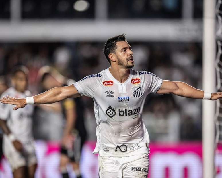 Ópera no logró contener a Giuliano, Santos ganó y tomó ventaja en la Serie B