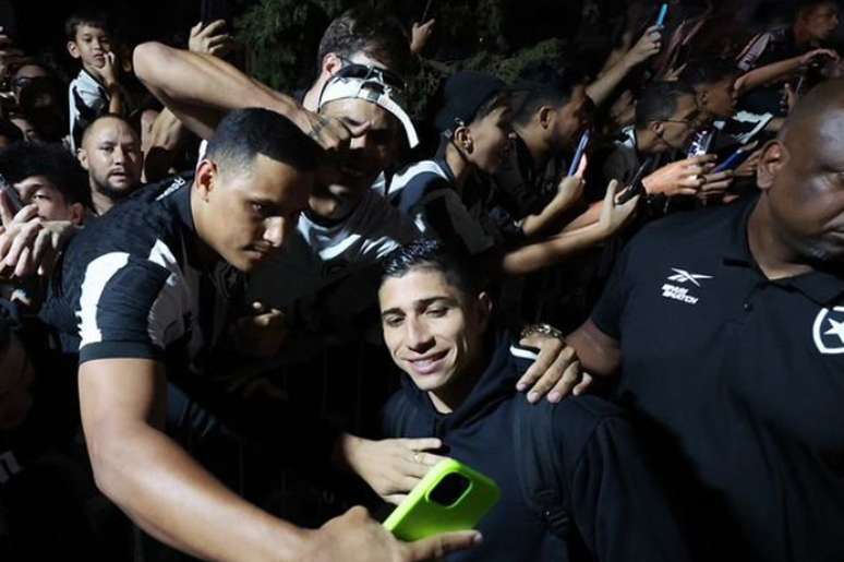 Jogadores atenderam torcedores em Brasília –