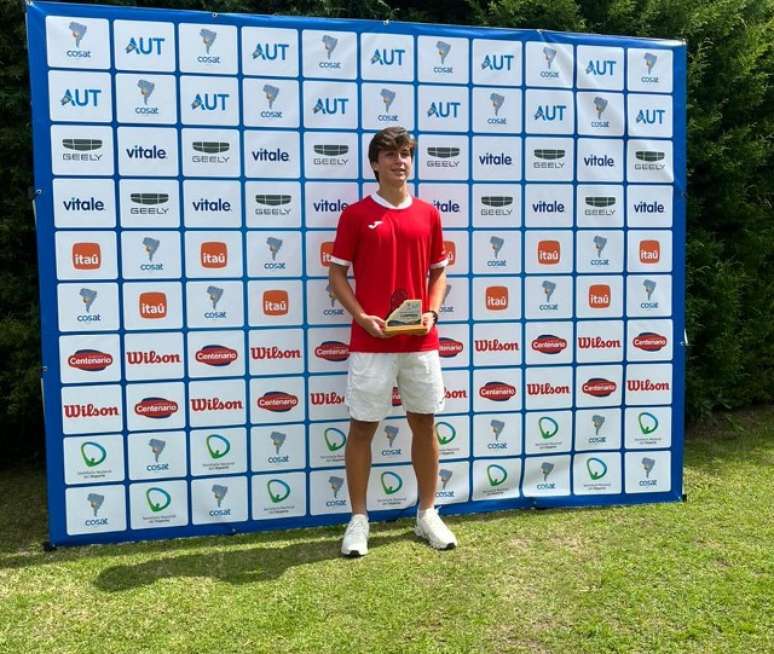 Leonardo Storck hace doblete y es campeón de individuales y dobles en Punta del Este, Uruguay