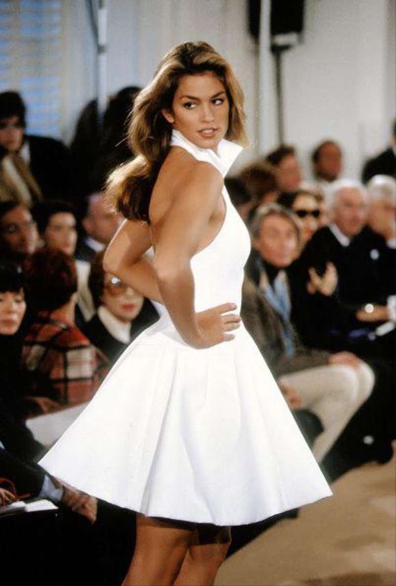 Crawford com vestido Ralph Lauren durante a Semana de Moda de Nova York de 1991