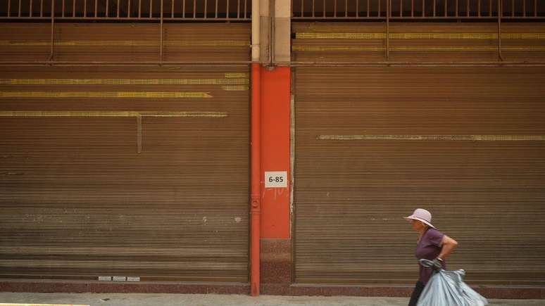 As inúmeras lojas fechadas em Ruili são um sinal sombrio para seu futuro