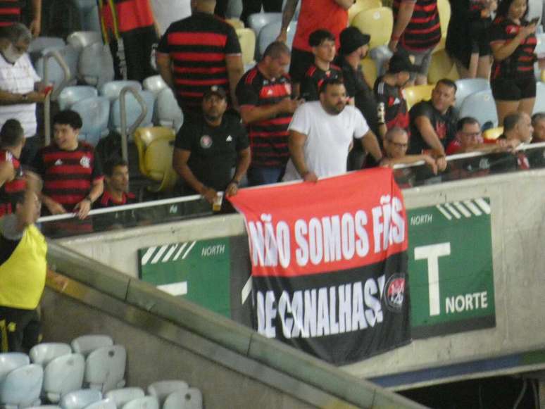 Torcida do Flamengo protesta no Maracanã –