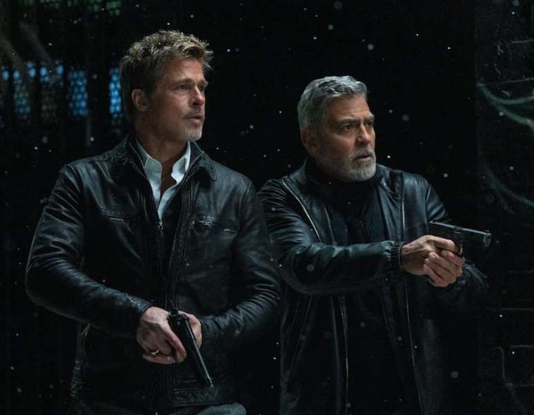 Brad Pitt e George Clooney em 'Lobos', comédia de ação disponível na Apple TV+