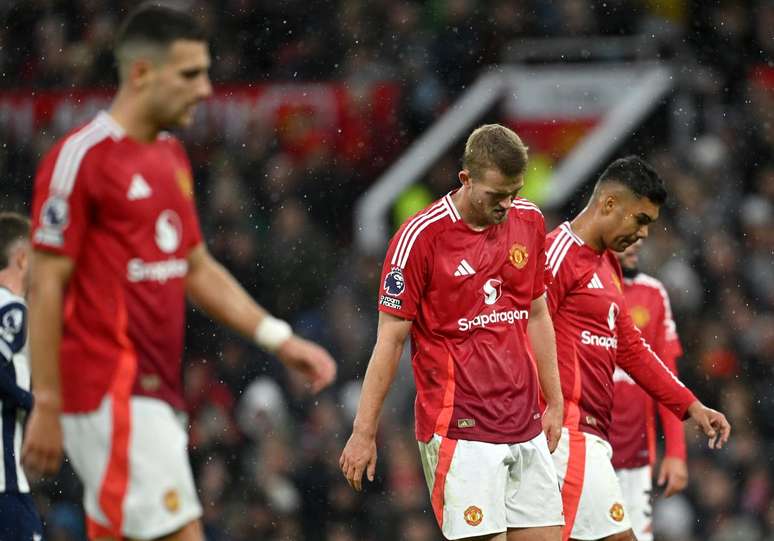 Jogadores do Manchetester United após derrota para o Tottenham. 