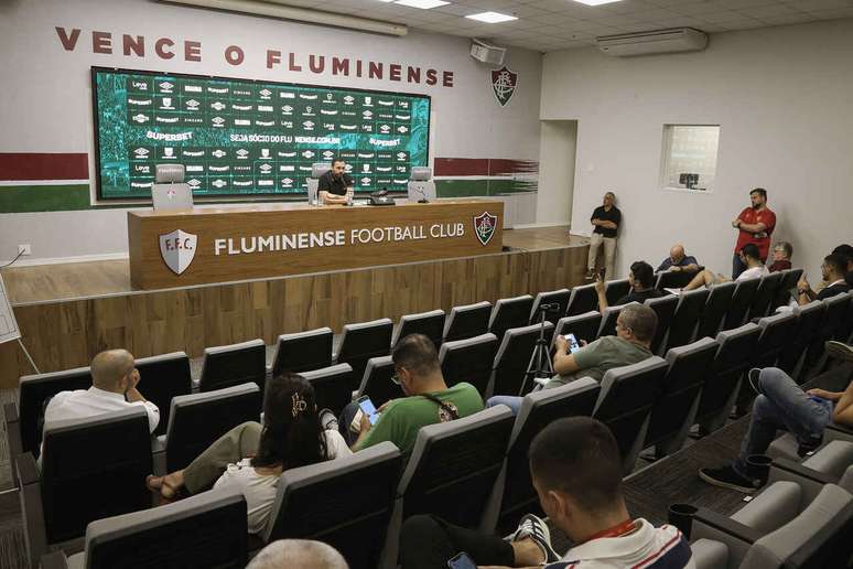 Los periodistas estuvieron presentes en la conferencia de prensa de Mario Bittencourt -