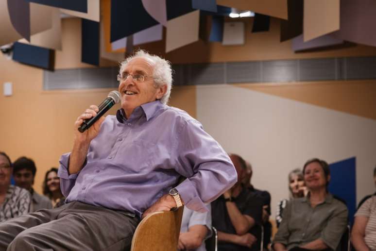 Historiador Avraham Milgram durante o Festival de Literatura do Museu Judaico de São Paulo