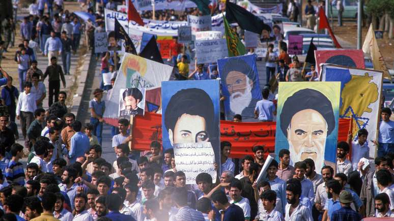 Manifestação do Hezbollah em junho de 1985 em Beirute, Líbano