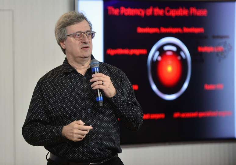 Charles Fadel no evento 'Transformação Digital na Educação: Desafios e Tendências'.