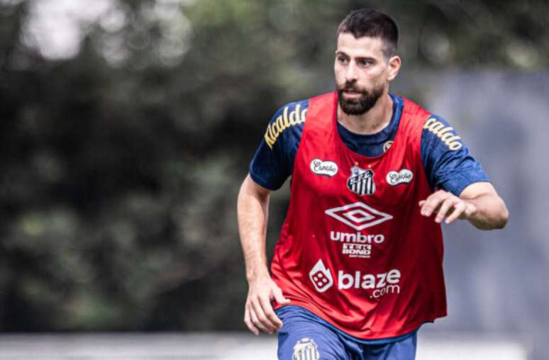 Raul Barretta/SantosFC - Legenda: Luan Peres em jogo treino contra o São Bernardo