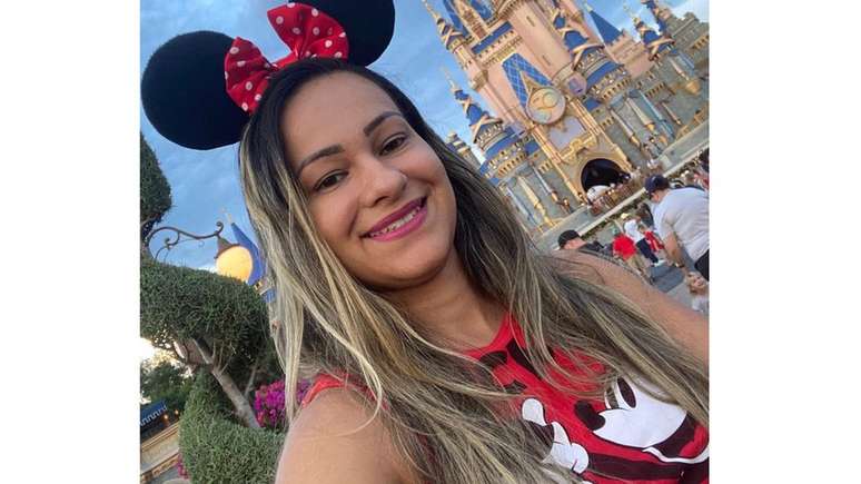 Thais Martins, 35, que mora na região leste de Orlando, teve a casa duramente afetada pelo furacão