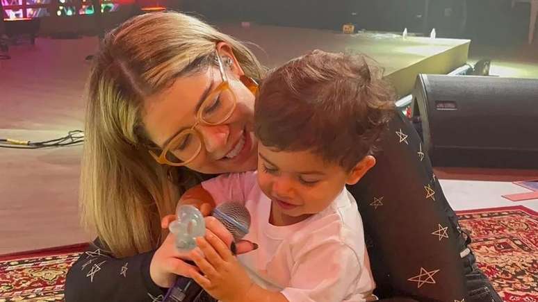 Marília Mendonça e seu filho, Leo