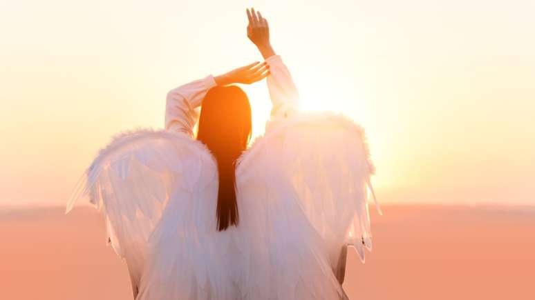 Celebre o Dia do Anjo da Guarda com orações e rituais para agradecer e fortalecer sua conexão espiritual com seu anjo protetor.