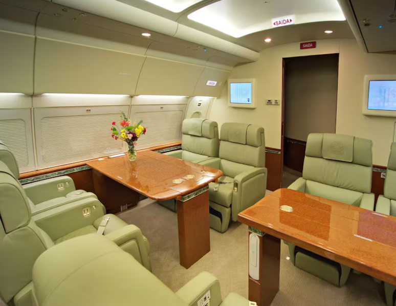 Ambiente interno da aeronave presidencial VC-1