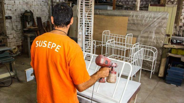 Oficina com detentas de presídio em Pelotas, parte da Estratégia Segunda Chance, programa de reintegração social de egressos do sistema prisional do Pacto Pelotas Pela Paz