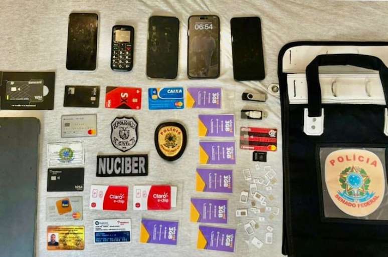 A Polícia do Senado, junto à PCPR, apreenderam celulares, chips, pendrives, computadores e cartões de crédito em operação