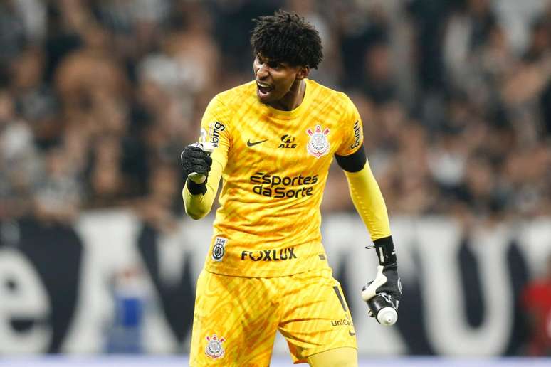 O Corinthians foi superado pelo Flamengo no jogo de ida das semifinais da Copa do Brasil, dentro do Maracanã. Apesar disso, Hugo Souza mantém a esperança (Photo by Miguel Schincariol/Getty Images)