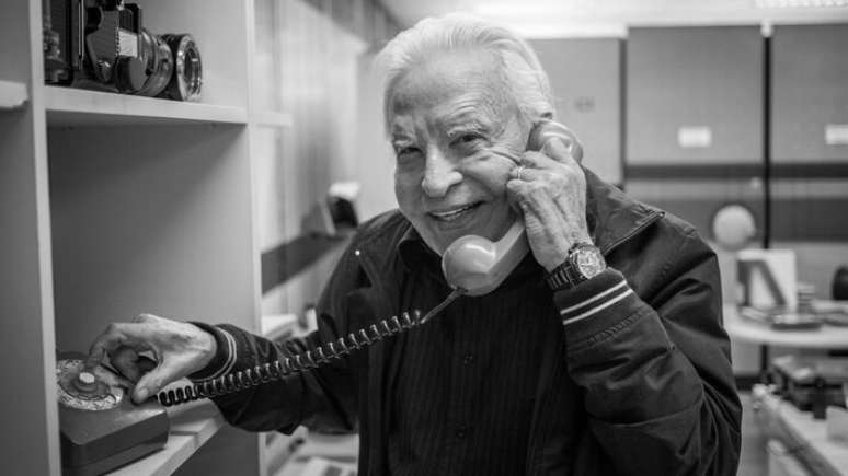 Retrato do apresentador Cid Moreira em sua visita à redação do 'Estadão'.