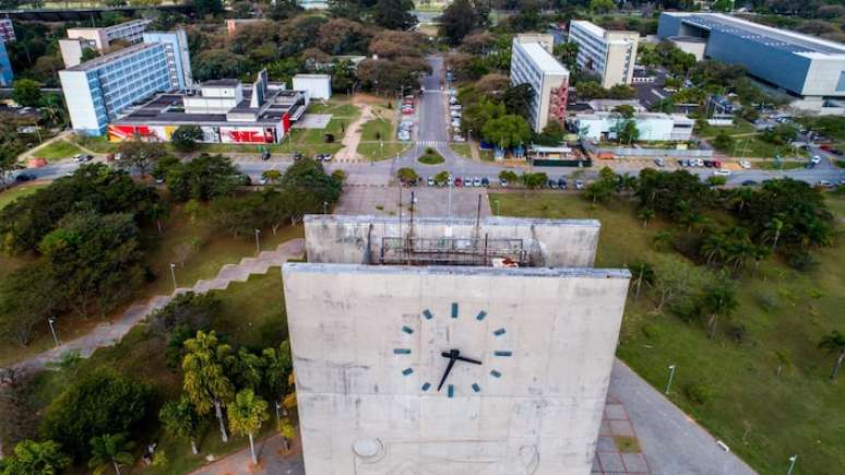 Número de professores com doutorado e quantidade de artigos científicos por docente são diferenciais das universidades brasileiras, como a USP (foto)